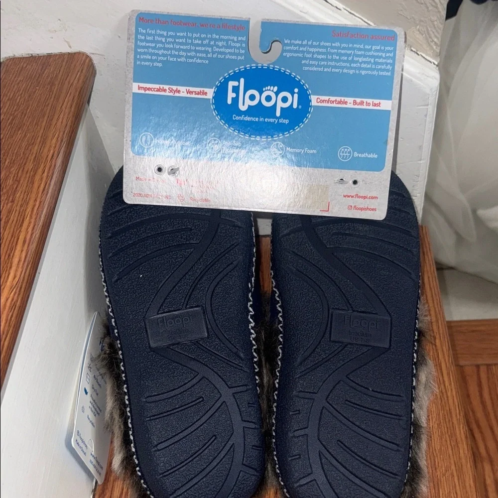 Floöpi Kids Navy Faux Fur-Lined Cozy Slip-On Slippers